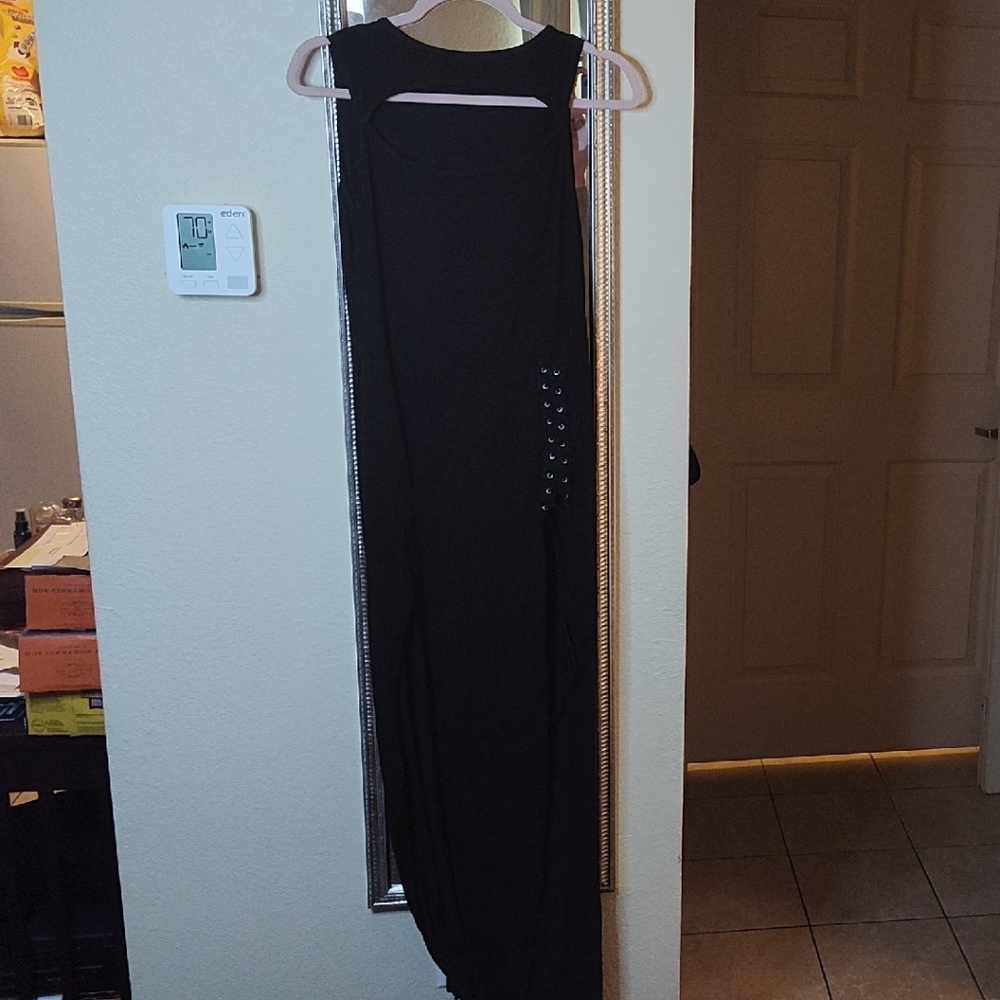 Chic Black Sleeveless Dress